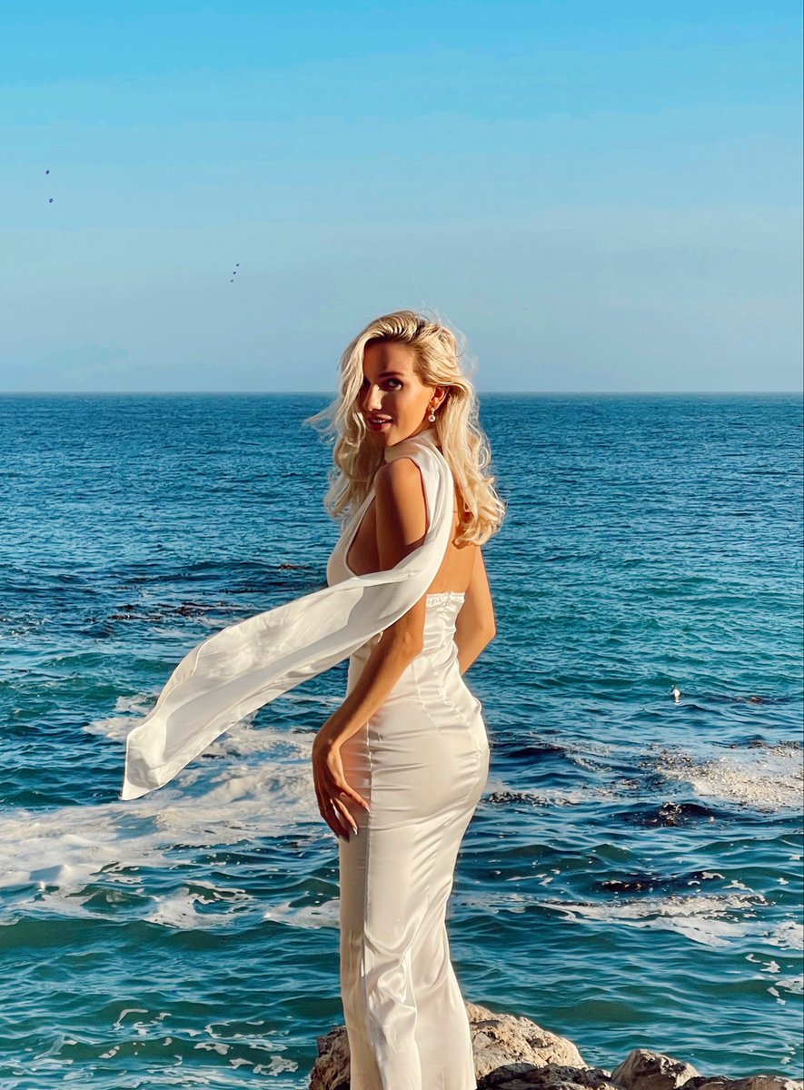 GM ☀️

Happy Friday ☺️

Are you already following <a href="/Prize_Pulse/">Prize Pulse 💰</a> to get ready for their #FreeMoneyFriday giveaway today!💰 

#FridayVibes