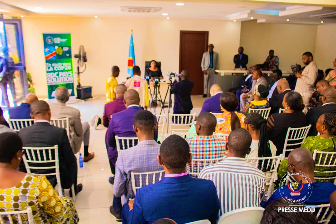 Evebazaiba's tweet photo. @COP28_UAE: J’ai officiellement lancé ce vendredi,le processus de la participation de la #RDC🇨🇩 à cette 28ème Conférence des Parties sur le changement climatique qui se tiendra du 30 Novembre au 12 Décembre 2023 aux Émirats Arabes Unis 🇦🇪. 
#RDCPaysSolution. https://t.co/xAQ5cgG7n3