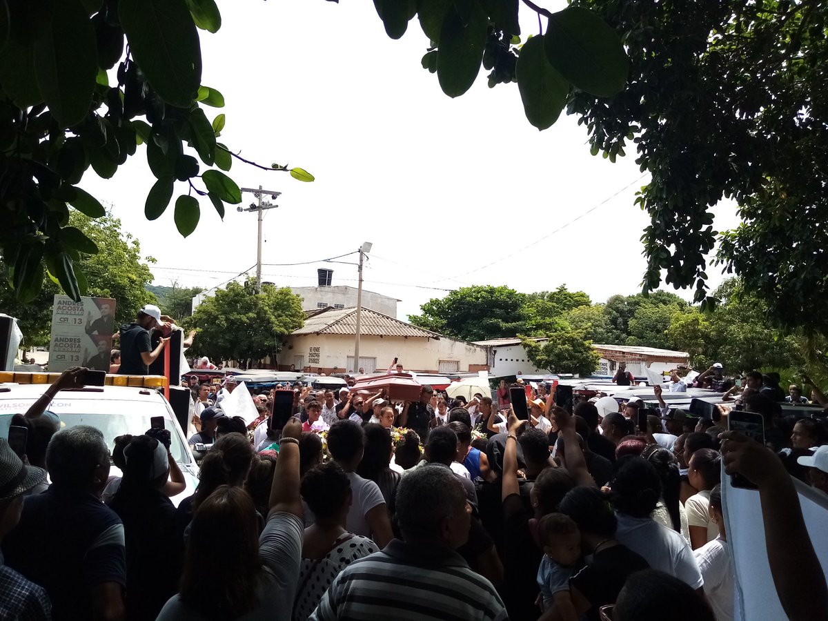 Aldaniel_G's tweet photo. El crimen del joven mototaxista José Rodríguez, en La Paz, Cesar, genera tantas preguntas cargadas de impotencia e incertidumbre...

1- ¿Porqué las autoridades locales no desplegaron acciones inmediatas de investigación frente al hecho?

Abro🧵 https://t.co/rMRoHENoWO