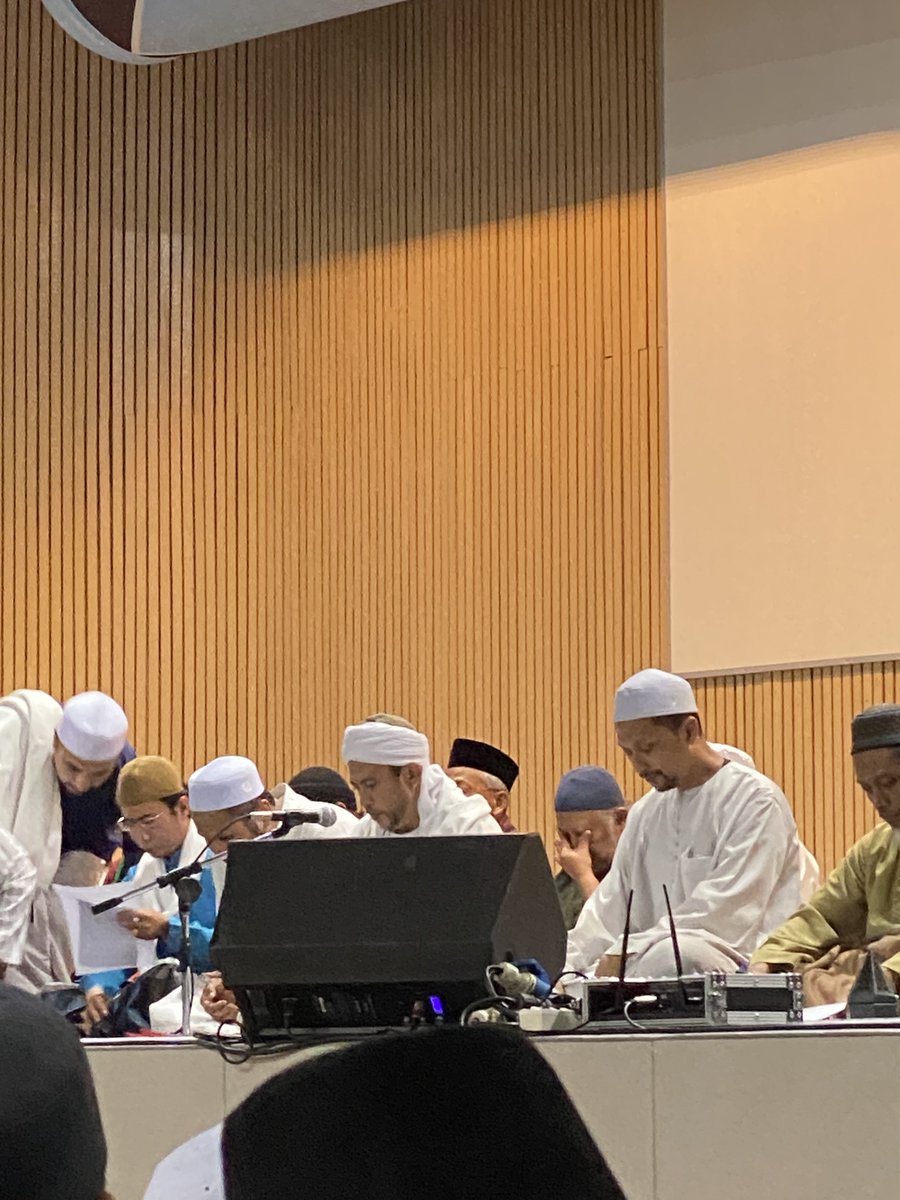 🌹❤️
Jadikan dirimu sentiasa mengemis cinta,keampunan dan redha Tuhan 
- Walid Ibrahim Al Malik