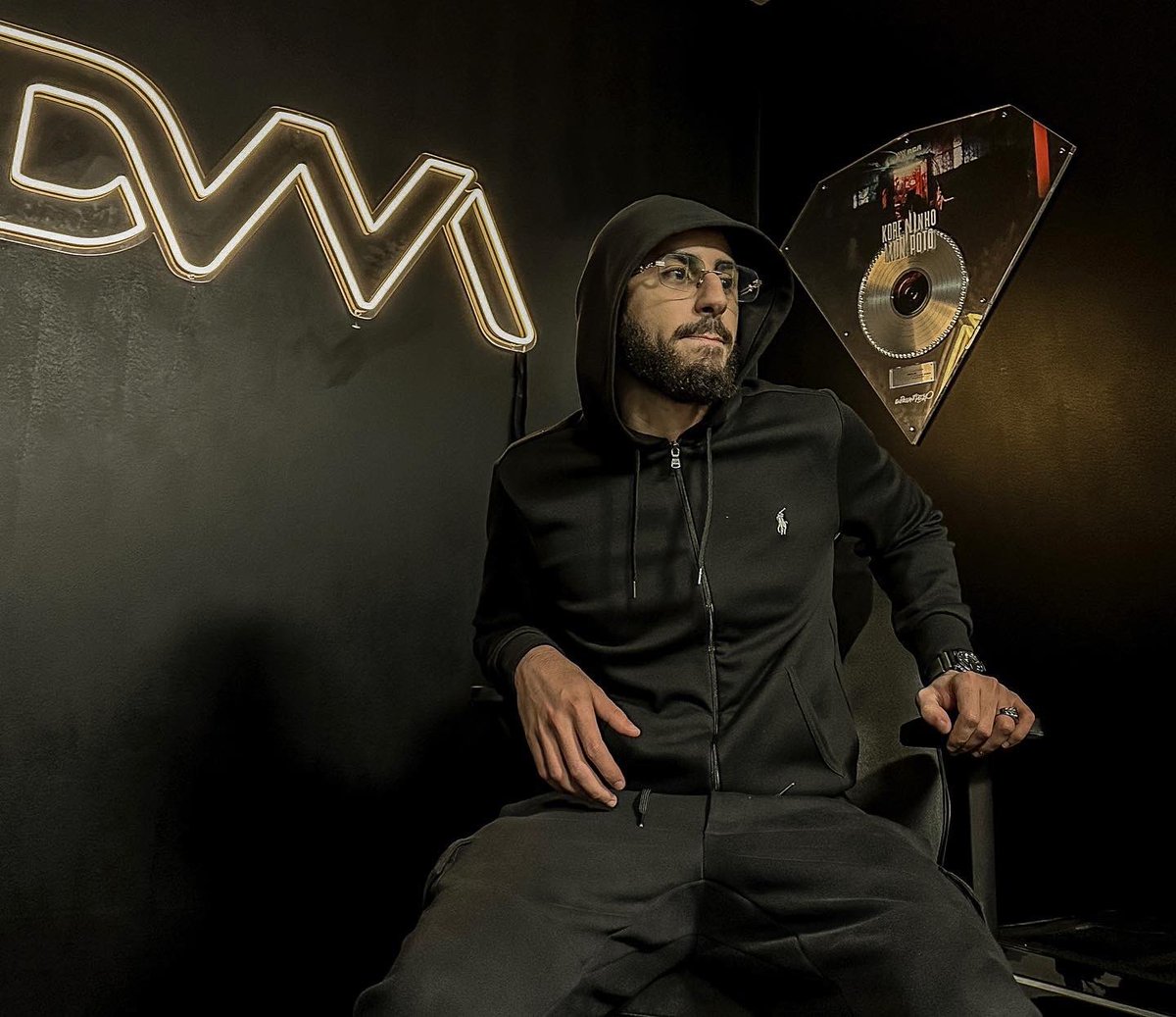 Kulturlesite_'s tweet photo. 🚨Medja &amp; les DVM organisent un live caritatif ce soir pour le Maroc ! 🇲🇦 

Des disques d’or seront vendus aux enchères : Maes, Zkr, Sasso, Sadek, Niro… et d’autres surprises👏

https://t.co/UvJV6Mgfo8 https://t.co/74Lf2W3BM0