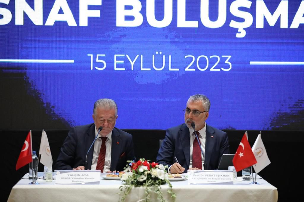 isikhanvedat's tweet photo. 📍İzmir Esnaf Buluşması

21 yıldır sadece eser ve hizmet siyaseti yapıyoruz. 

Üretmeye, büyümeye önem vermeye devam edeceğiz. 

Milletimize hizmet sevdamız ile çıktığımız bu kutlu yolda İzmir’imize 2002’den bugüne, her alanda 222 Milyar TL’yi aşan hükümet yatırımları yaptık. 

Esnaf ve sanatkârlarıyla İzmir’in her zaman yanındayız.