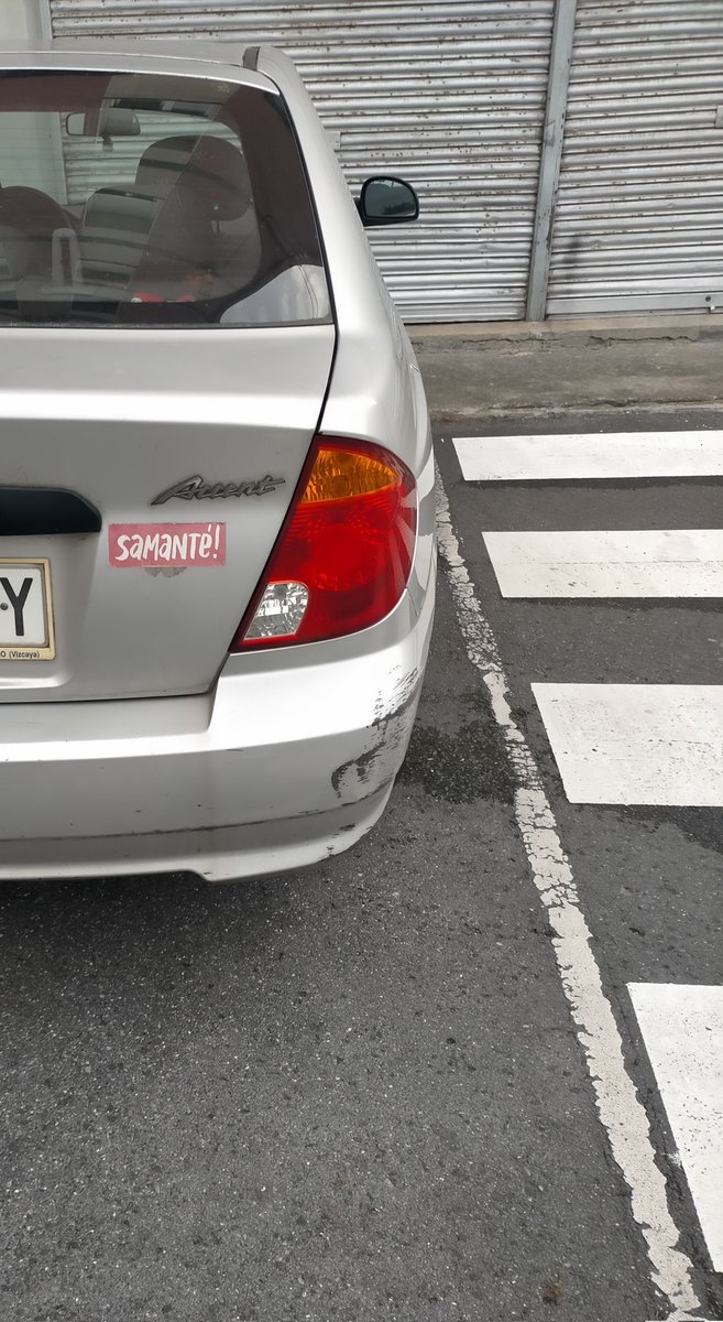 vantouMan's tweet photo. @NaideSabeNada  pegatina de Samante para bendecir el coche en Getxo 😂😂
#Samante https://t.co/vPOCZy6y1S