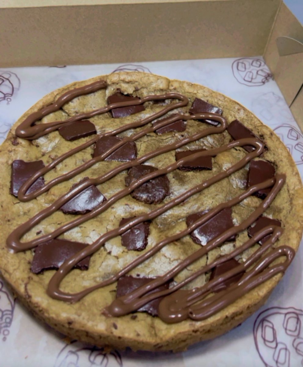 brownieplanet1's tweet photo. Alguien para compartir esta torta ? #cookie #nutella https://t.co/VJ5mFWuVel