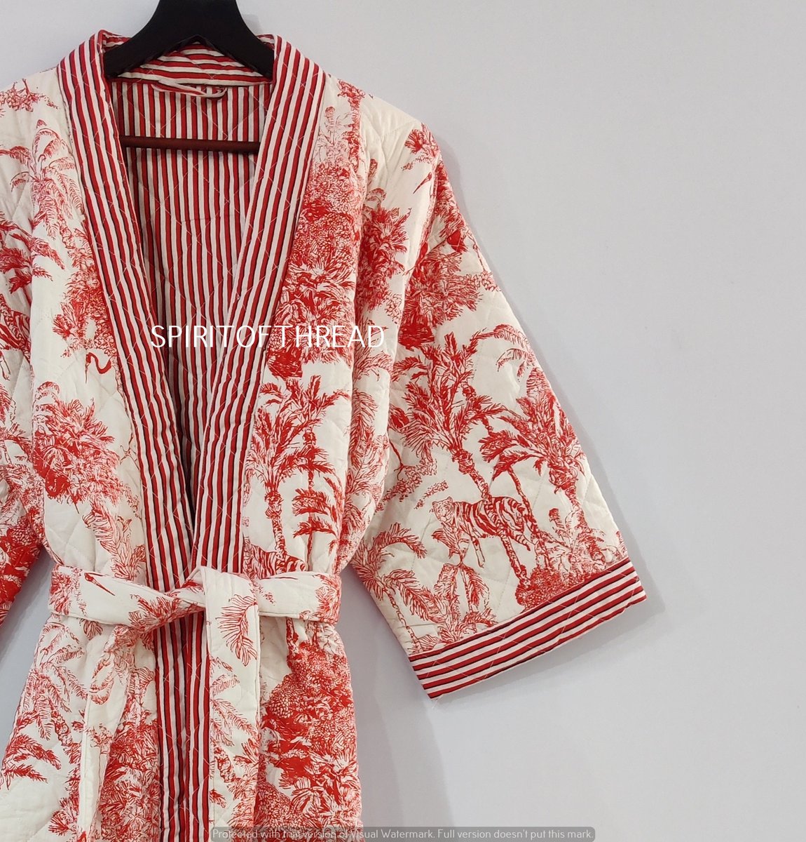 spiritofthread's tweet image. #reversiblejacket #quiltedrobe #quiltedjacket #kimomostyle #womenclothing #giftforher #robe #kimono #cottonrobe #cottonjacket #womensrobe