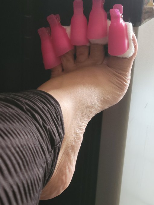 Waited WAYYY too long to do my toes again lol   Now to choose another color.   Taking off red &hearts;️ https://t<a href="/tag/tistheseason"class="tags"><span>#tistheseason</span></a>