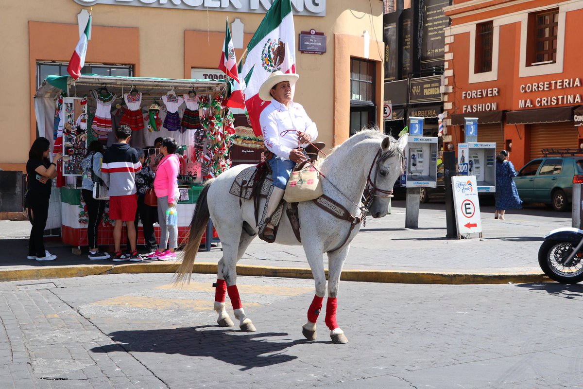 SEDECOPachuca's tweet photo. #113AniversarioDelRelojMonumental
Fiesta charra, folklor, cantantes rancheros, además de una presentacion de #Highline en el aniversario de nuestro monumento más representativo de #Hidalgo.
#PachucaVibra
#PachucaAvanzaContigo
#Geositio https://t.co/FUZkddclmt