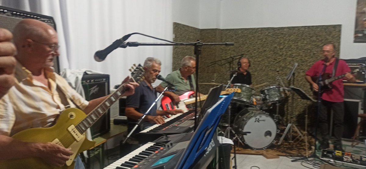 NinoBravoMuseo's tweet photo. Este sábado 16/09/23 a las 22horas habrá un concierto-tributo a #NinoBravo en su pueblo natal #AielodeMalferit . Tres grupos: #Piedrasazules, #Fuego y #Troya interpretarán canciones de nuestro artista y también canciones de los años 70 y 80.  @UVsocietat  @NinoBravoMuseo #Musica https://t.co/dovL442xlA