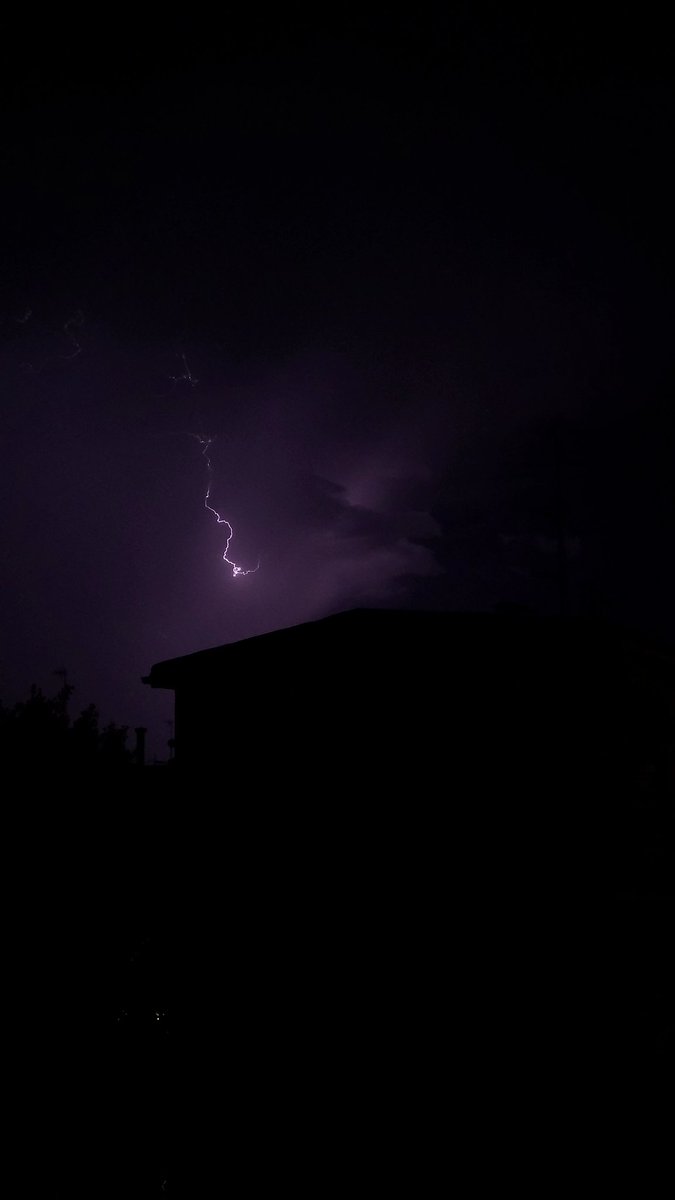 diegopendej0's tweet photo. tormentas eléctricas >>>> https://t.co/DHQPVbPjU4