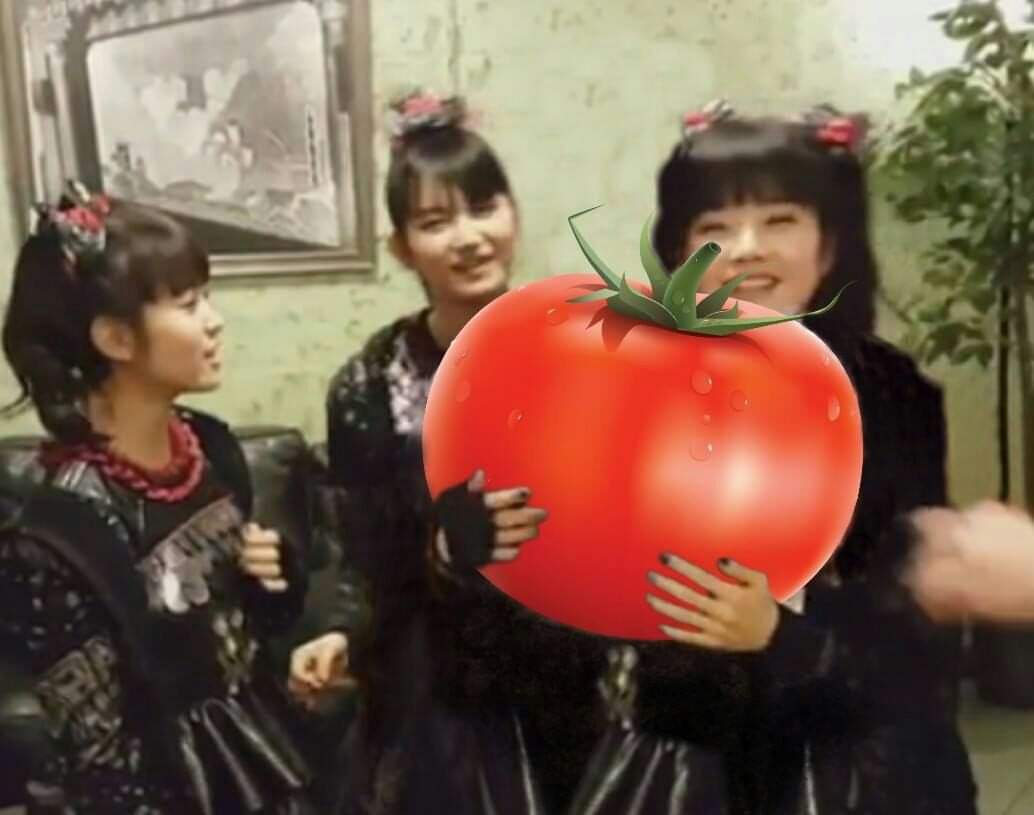 Mmm😋 tomato
#Babymetal #Yuimetal #YuiMizuno