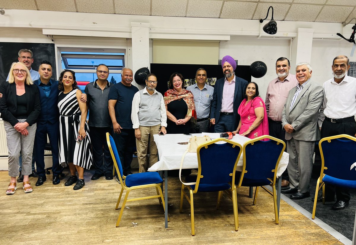 TanDhesi's tweet photo. With weekend approaching, people already had that #FridayFeeling, but our Chief Guest and my dear friend Shadow Minister @lynbrownmp fired everyone up with a barnstorming🔥 speech at our #Slough event to spell out exactly how a @UKLabour Government will help transform the nation. https://t.co/GnW17UTu9R