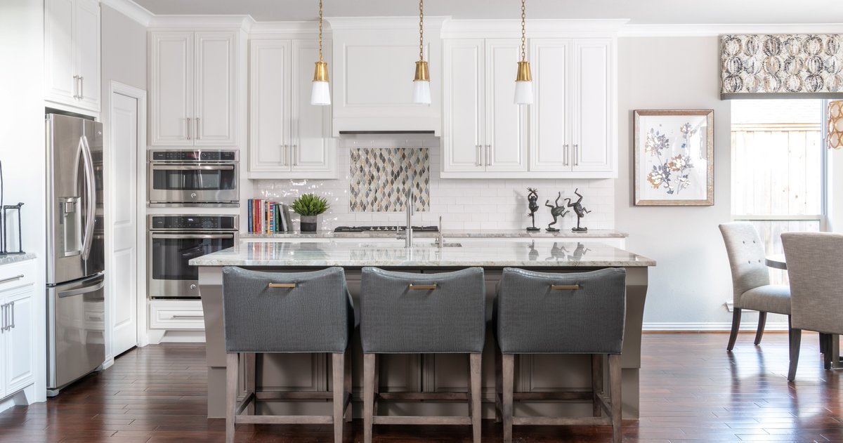 nainteriors's tweet image. The wait is over! Our blog post on how to choose the best pendant lighting for your kitchen is now live💡⁠
⁠
Click to read: l8r.it/fz6F
⁠
⁠
#newblog #kitchendesign #dallasdesign #pendantlights