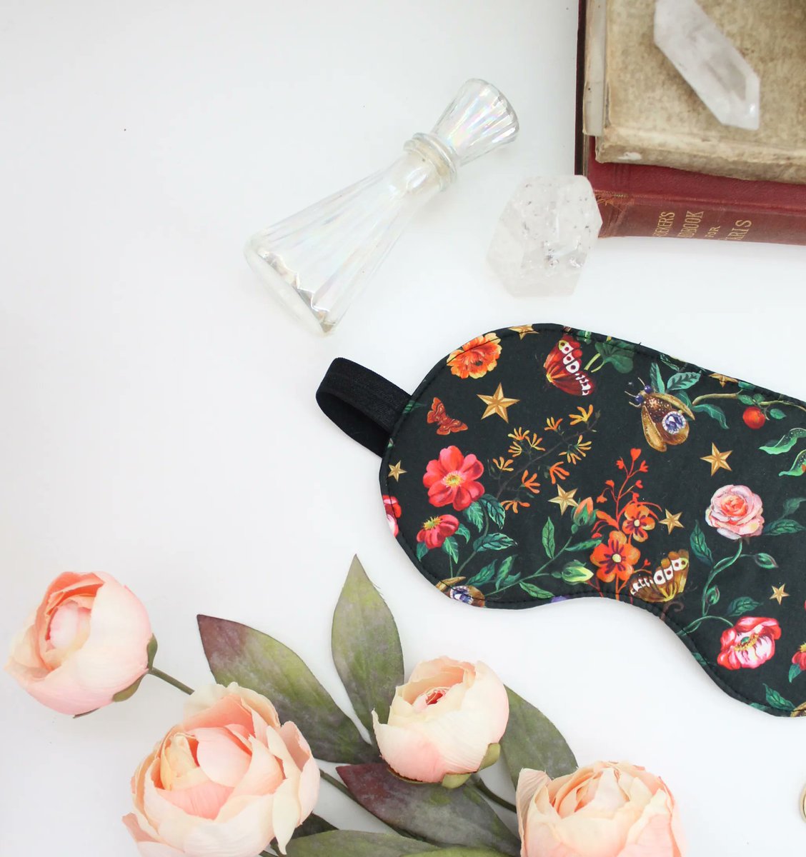 OhhhLulu's tweet image. Every time I get a chance to sew one of these sleep masks I fall in love with the fabric all over again. It has little tomatoes on it!  

#sleepmask #beautysleep #madeincanada #handmade #etsyshop #etsyseller #bugs #floral