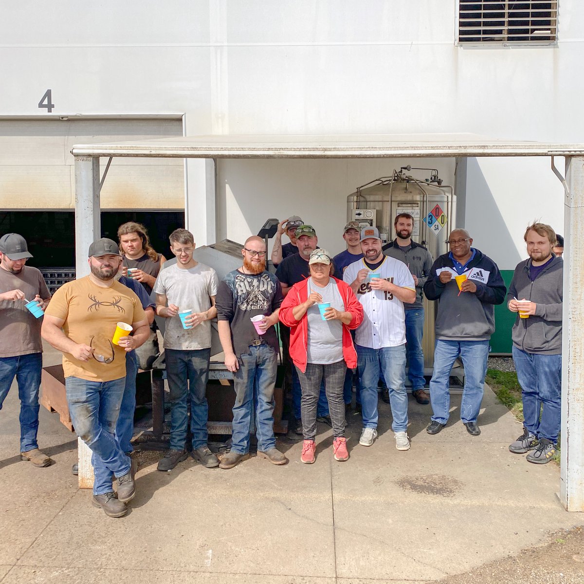 Legacy_Building's tweet image. 🌞🍹 Reflecting on an incredible summer with the Legacy Building Solutions team! 🏖️🌅

🍹 How do you enjoy your floats: with a classic root beer or a zesty orange pop? 

#SummerReflection #LegacyFamily #GoodTimes #FloatSocial
