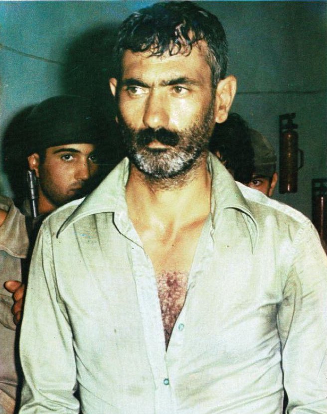 Sosyal medyada Yılmaz Güney’in adının verildiği tüm park, cadde, kültür merkezlerinin isminin değiştirilmesi için kampanya başlatıldı.

Gerekçe olarak şu ifadelere yer verildi:

• Bir hakimi öldürdü.
• Sarhoşken arabasıyla çocuk ezip öldürdü.
• Nebahat Çehre’nin üstünden geçip