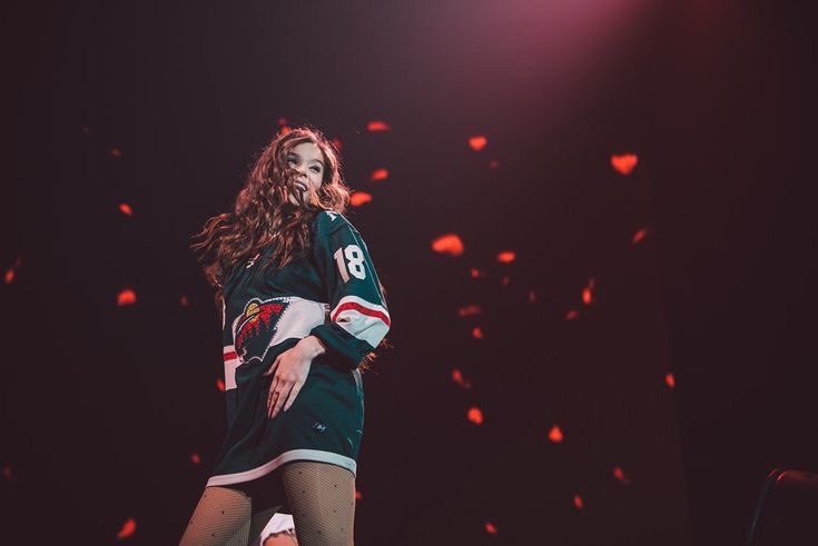 steinfeldxswift's tweet photo. it’s missing @haileesteinfeld performing on stage kind of hour 🎤✨ https://t.co/LKTZtX2EmX