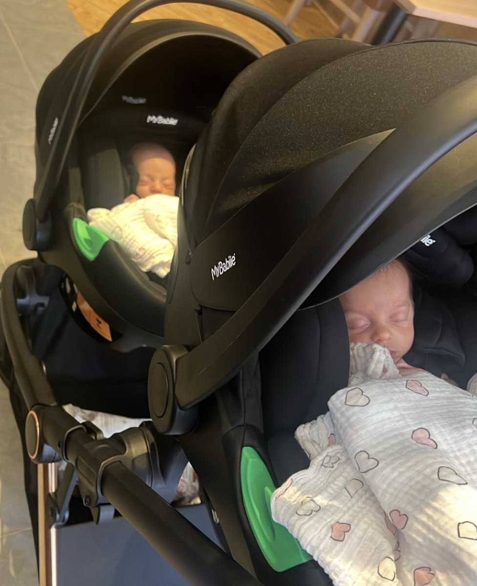 Making twin life that little bit easier with Dani Dyer's NEW MB33 Tandem Pushchair AND the My Babiie Infant Carrier 🖤😮

Shop Now👇🏼: 
mybabiie.com/collections/mb…

mybabiie.com/collections/is…

#mybabiie #danidyer  #tandempushchair #doublepushchair #twins #twinmum #mumlife  #celebmum