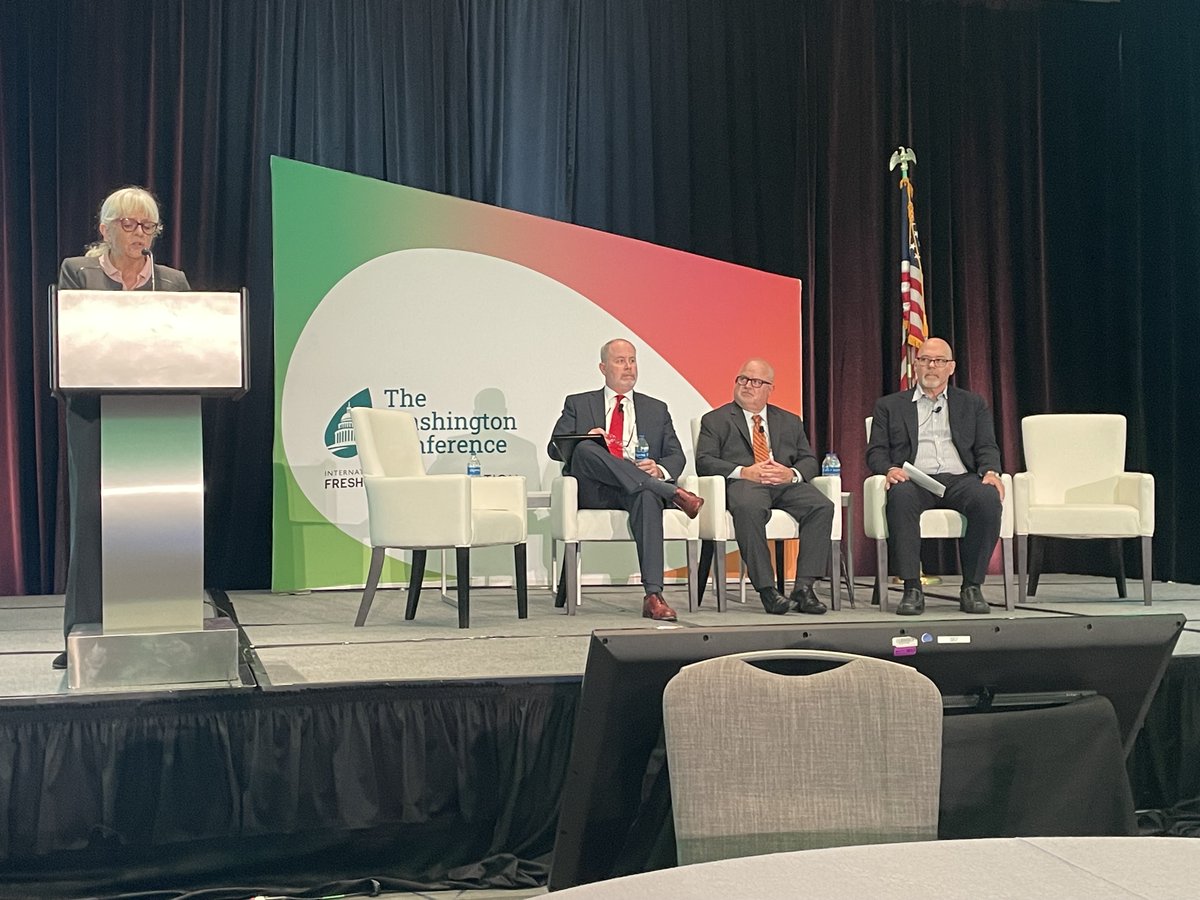 bryantchristie's tweet photo. BCI’s Matt Lantz moderated at @IntFreshProduce's conference, "Forecasting Fresh Market Opportunities Export Commodity Outlook.” During the session, leaders from top U.S. produce industries discussed export market conditions, new opportunities &amp; trade barriers. https://t.co/DBoCEYu8yF