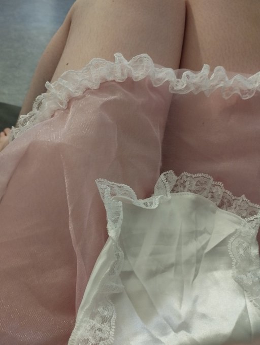 J'ai fait des photos et une petite vid&eacute;o pour mes r&eacute;seaux payants avec cette tenue trop mims 🧹 https://t<a href="/tag/xhamster"class="tags"><span>#xhamster</span></a>