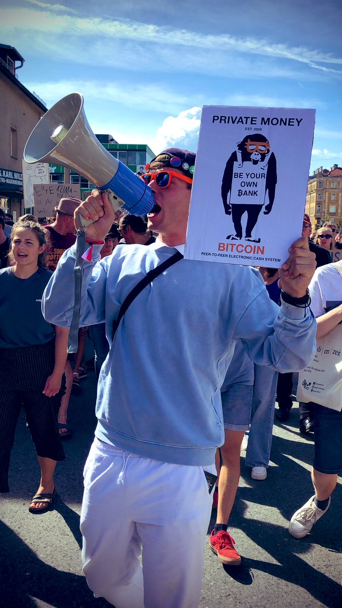 #GlobalClimateStrike in Innsbruck was a blast! Had the honor to speak on the stage of @FFF_Austria and invite my fellow #Climate activists to my keynote tomorrow @thebconf. 
#ClimateActionNow #BeYourOwnBank