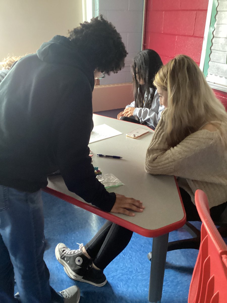 Knopf_Math's tweet image. Day 4 of #APCSP: #Algorithms in social media, our every day lives, and of course #CS! We watched a video to teach the importance of being thorough, and then re-did that challenge with #LEGOS. They switched algorithms, attempted to build each others creations, and then reflected!