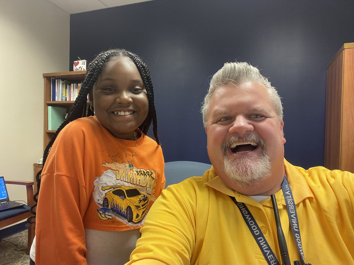 ChuckMossEDU's tweet photo. When a fellow student dropped his breakfast tray in the hall, Zyan didn’t miss a beat! She helped him get everything picked up so he could head on to class. She’s definitely earned a #GoodNewsCalloftheDay! @Din_CoSchools #SutherlandElementary #ReadySetGrow https://t.co/V2wMdFJyxx