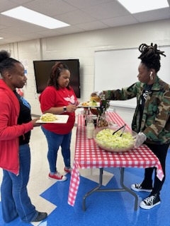 Today @BaMOPTA was able to provide 'A Taste of Italy' lunch for our amazing @apsBAMOAcademy faculty and staff! Special thanks to our #TeacherSupport committee! @Robinviews @AP_Holloman