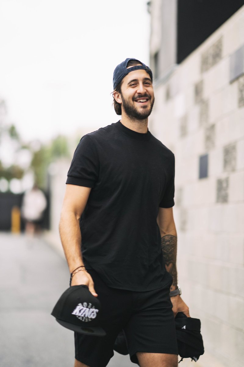 LAKings's tweet photo. Oh hey guys 👋 https://t.co/uqJbGDZamY
