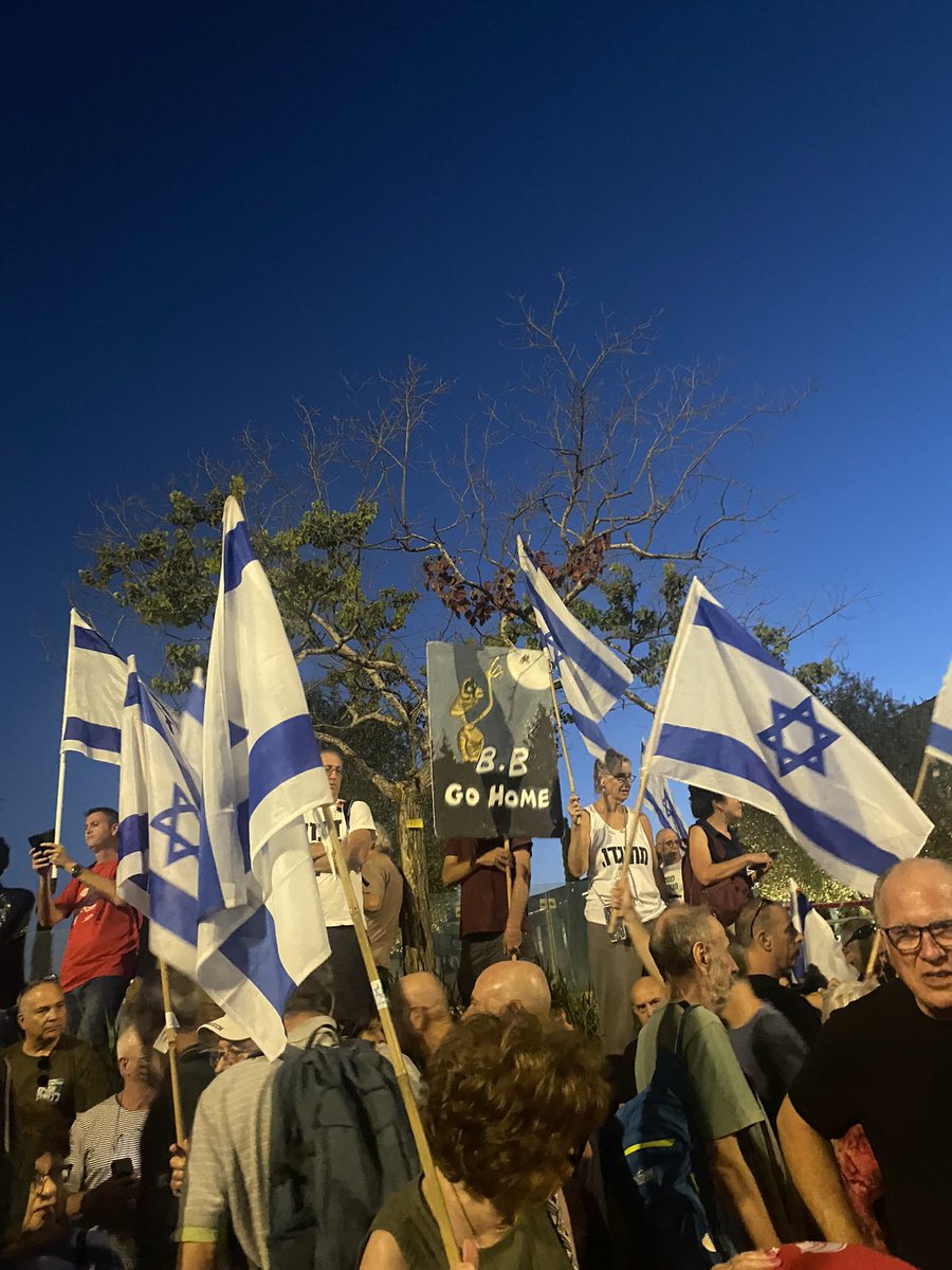 michyshim's tweet photo. Instead of the usual Rosh Hashanah food pics, here are some highlights from the pro-democracy protests I was at last week in Israel 🍯🍎 שנה טובה ודמוקרטית לכולם https://t.co/mXeXZ77FZT