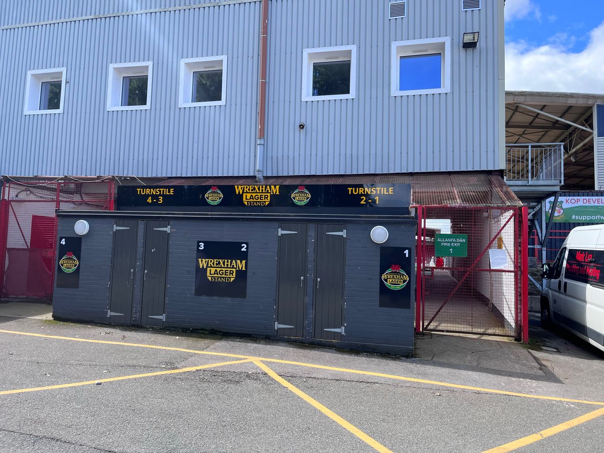 NWPFootballUnit's tweet photo. @officialgtfc supporters you will be made welcome tomorrow at The Ironworks and use turnstiles 1-4 to enter the stadium. Officers from @Humberbeat Will be on duty to assist. Some great options in the City for 🍔Have a safe journey over 🚗 https://t.co/5h0UaNWK6J