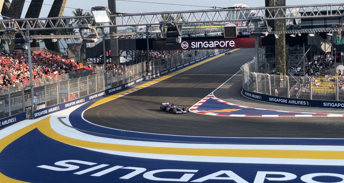 Bitdeer's tweet photo. Your #F1Weekend just got better with us ♥️
#BitdeerFamily #Formula1 #SingaporeGP #Practice https://t.co/5AnocoTnZk