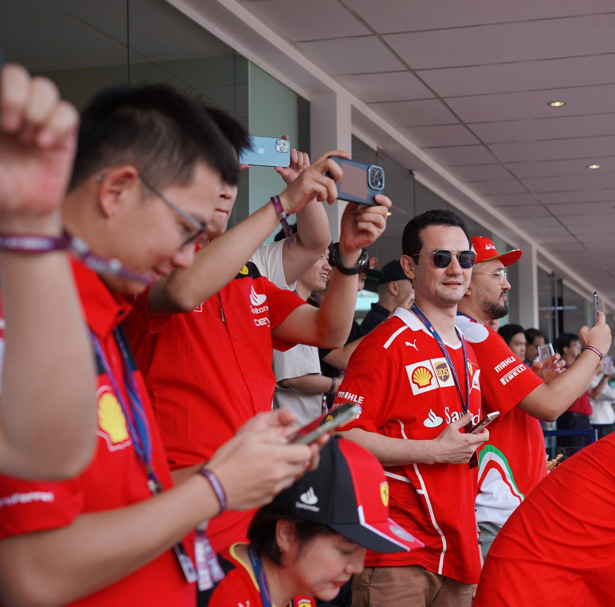 Bitdeer's tweet photo. Your #F1Weekend just got better with us ♥️
#BitdeerFamily #Formula1 #SingaporeGP #Practice https://t.co/5AnocoTnZk