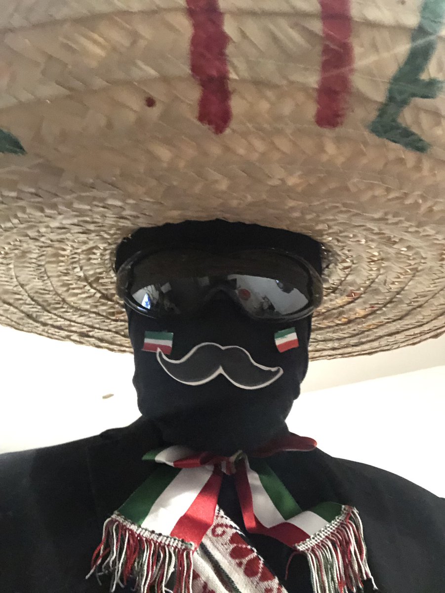 O_G_man's tweet photo. Aveces “sáquenme de mexico” aveces “orgulloso de ser mexicano” 💚🤍❤️🇲🇽#orgasmoman #mexico #15deseptiembre #orgullomexicano🇲🇽 #ciudaddemexico #memes https://t.co/eh5TNxegeJ