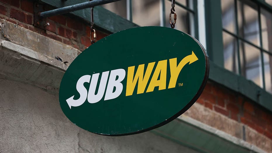 AhmadZaranom's tweet photo. I d board branding in oman #Oman #Muscat #3dboard #ElonMusk @Omantel @SUBWAYArabia @SUBWAY @Oman_GC https://t.co/h0kMIdo9a4