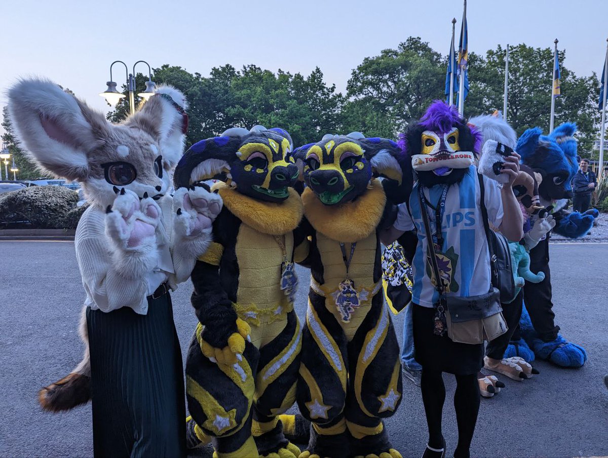 MetalGearHazumu's tweet photo. @Pineappl3_Tiger @AshTheHellHxund @Noha_Kitsune @CyndroStarFire @Gumdrop_Dragon @Beautyofthebass @LeoTheFox7 @Ala_Salvy I saw Leo on my way to put Senna on and Salvernia shortly after.
#ConFuzzled #ConFuzzled2023 #CFz2023 #CFz23 #RaptorMask #Furry #FursuitFriday https://t.co/ESo0p5JH13