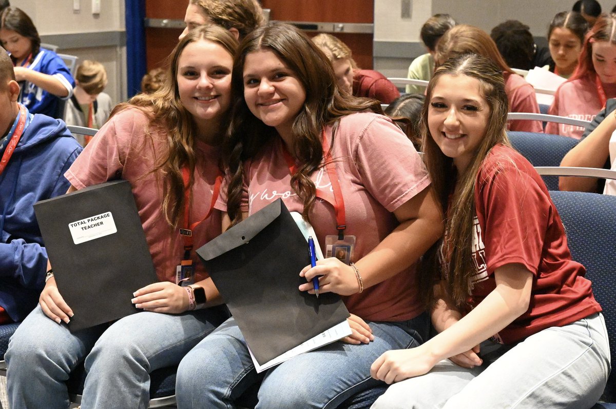 CFISDAbbie's tweet photo. Hundreds of @CyFairISD Teaching &amp;  Training students are here at the @BerryCenter this afternoon for the first annual Young Educators in Training (YET) Conference! Students are choosing skill-based sessions to attend to learn new concepts in teaching! #CFISDspirit 🎉 https://t.co/vgwRVKzk7J