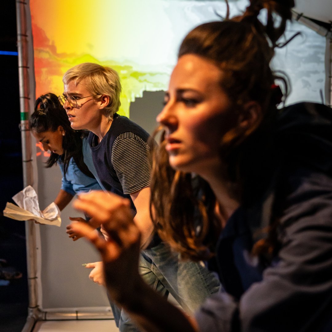ThePaperBirds's tweet photo. 2 weeks today &amp; we open #FeelMe @_TheGarage!!!🤩Can't wait, tickets are doing great guns &amp; we have limited availability @ The Garage, @PointEastleigh - Thu 16 Nov &amp; @DorchesterArts - so get urs here &amp; FAST! https://t.co/7b2rA2gUBB
Enjoy these fab shots first though! 😊 Happy Fri! https://t.co/vks8STdyBJ