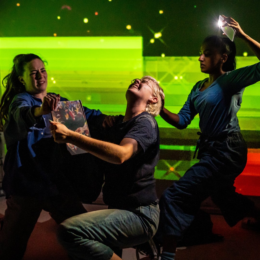 ThePaperBirds's tweet photo. 2 weeks today &amp; we open #FeelMe @_TheGarage!!!🤩Can't wait, tickets are doing great guns &amp; we have limited availability @ The Garage, @PointEastleigh - Thu 16 Nov &amp; @DorchesterArts - so get urs here &amp; FAST! https://t.co/7b2rA2gUBB
Enjoy these fab shots first though! 😊 Happy Fri! https://t.co/vks8STdyBJ
