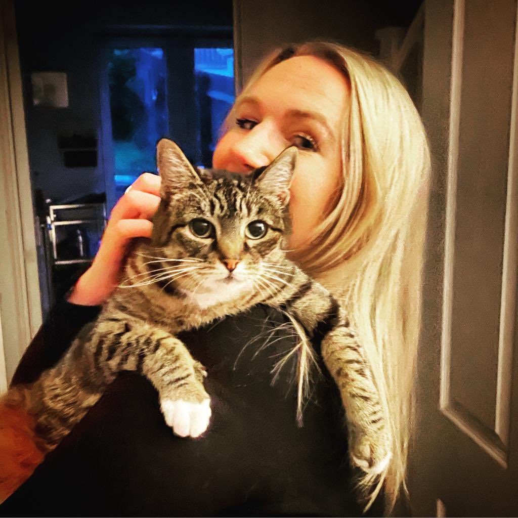 We lost our Walty today! She was the best cat! 💔💔