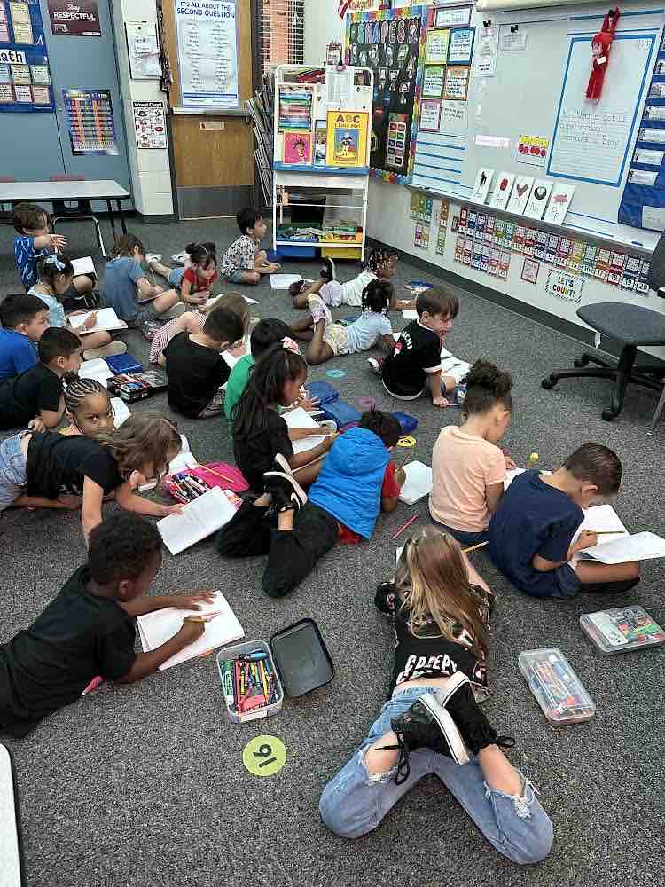 SundanceMustang's tweet photo. Ms. Montejo’s class writing about their classroom pet, Berry 🥰☺️ https://t.co/PMs0gn2PxG