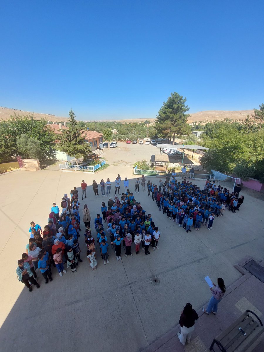 📌 Çaybaşı'nda İlköğretim Haftası coşkuyla kutlandı.

Tatil dönüşü öğrencilerimizi şiirlerle ve şarkılarla karşıladık. Okulumuza tekrar hoş geldiniz çocuklar.🎉

<a href="/Yusuf__Tekin/">Yusuf Tekin</a> 
<a href="/Gaziantep_MEM/">Gaziantep İl Millî Eğitim Müdürlüğü</a>
<a href="/yasintepe/">Yasin TEPE</a>
<a href="/Oguzeli_mem/">Oğuzeli İlçe Milli Eğitim Müdürlüğü</a> 
<a href="/ucrrbsrr/">Büşra Uçar</a> 
<a href="/burhan_yuksel23/">Burhan Yüksel</a> 
<a href="/ozdgnbaris/">Barış Özdoğan</a>