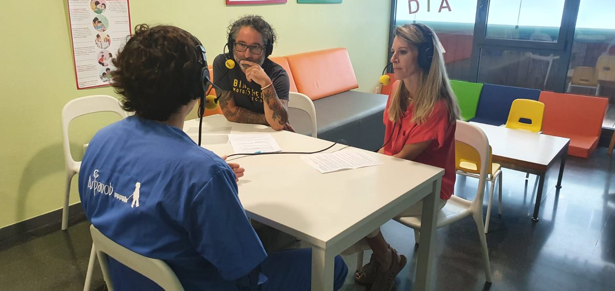 SERmallorca's tweet photo. En la #VentanaDeBaleares hemos hablado de musicoterapia con @Paucatala desde @UCI_HUSE. La semana que viene, Musicoterapia (Parte II) en 'es Sólo música pero nos gusta' con @JulioMolina75 🎸. Así lo hemos hecho, gracias a la ayuda técnica de Juan Andrés Sánchez. https://t.co/f0xab61ZCD