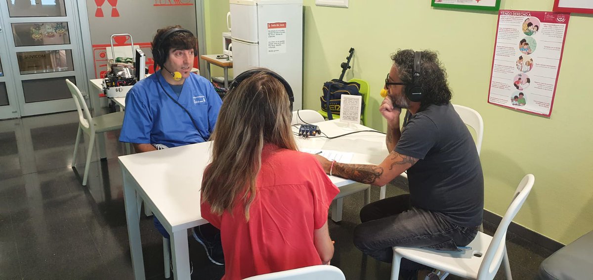 SERmallorca's tweet photo. En la #VentanaDeBaleares hemos hablado de musicoterapia con @Paucatala desde @UCI_HUSE. La semana que viene, Musicoterapia (Parte II) en 'es Sólo música pero nos gusta' con @JulioMolina75 🎸. Así lo hemos hecho, gracias a la ayuda técnica de Juan Andrés Sánchez. https://t.co/f0xab61ZCD