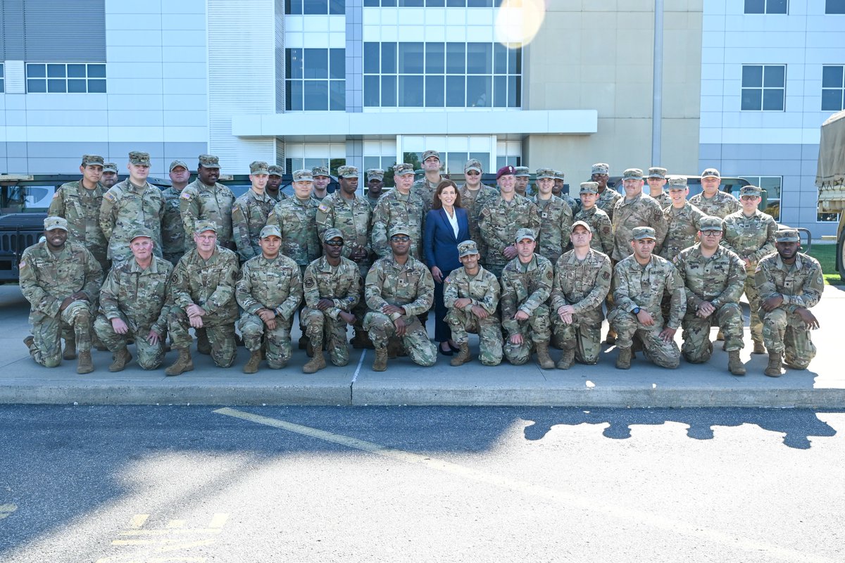 On September 14th, @govkathyhochul met with N.Y. National Guard Soldiers and Airmen recently activated out of 'abundance of caution' as Hurricane Lee made its way along the East Coast. #AlwaysReadyAlwayThere