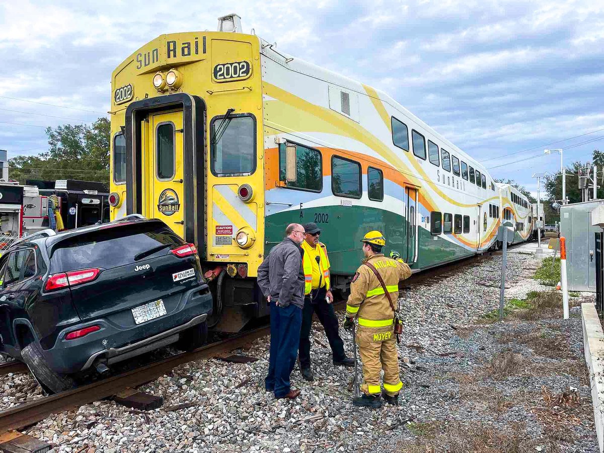 RideSunRail's tweet photo. Rail Safety Week is next week, remember, you have the power to prevent railway tragedies. Catch our officers distributing safety pamphlets and join us in sharing the word. Let's unite to #AvoidTheImpact for safer journeys. Learn more: https://t.co/dZJoZPtMhI 📸@wftv9 https://t.co/pfKGPogLrU