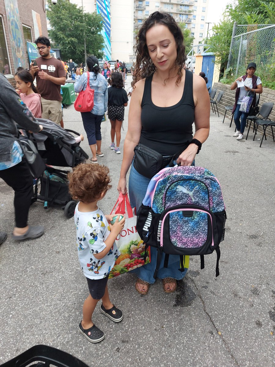 StorefrontKGO's tweet photo. RECAP OF OUR AMAZING BACKPACK EVENT ON AUGUST 26,2023. Thanks to all the partners, donors, staff and volunteers for all the support! 
#ScarbTO
#StorefrontKGO
#EastScarborough https://t.co/FqiK7JJpyV