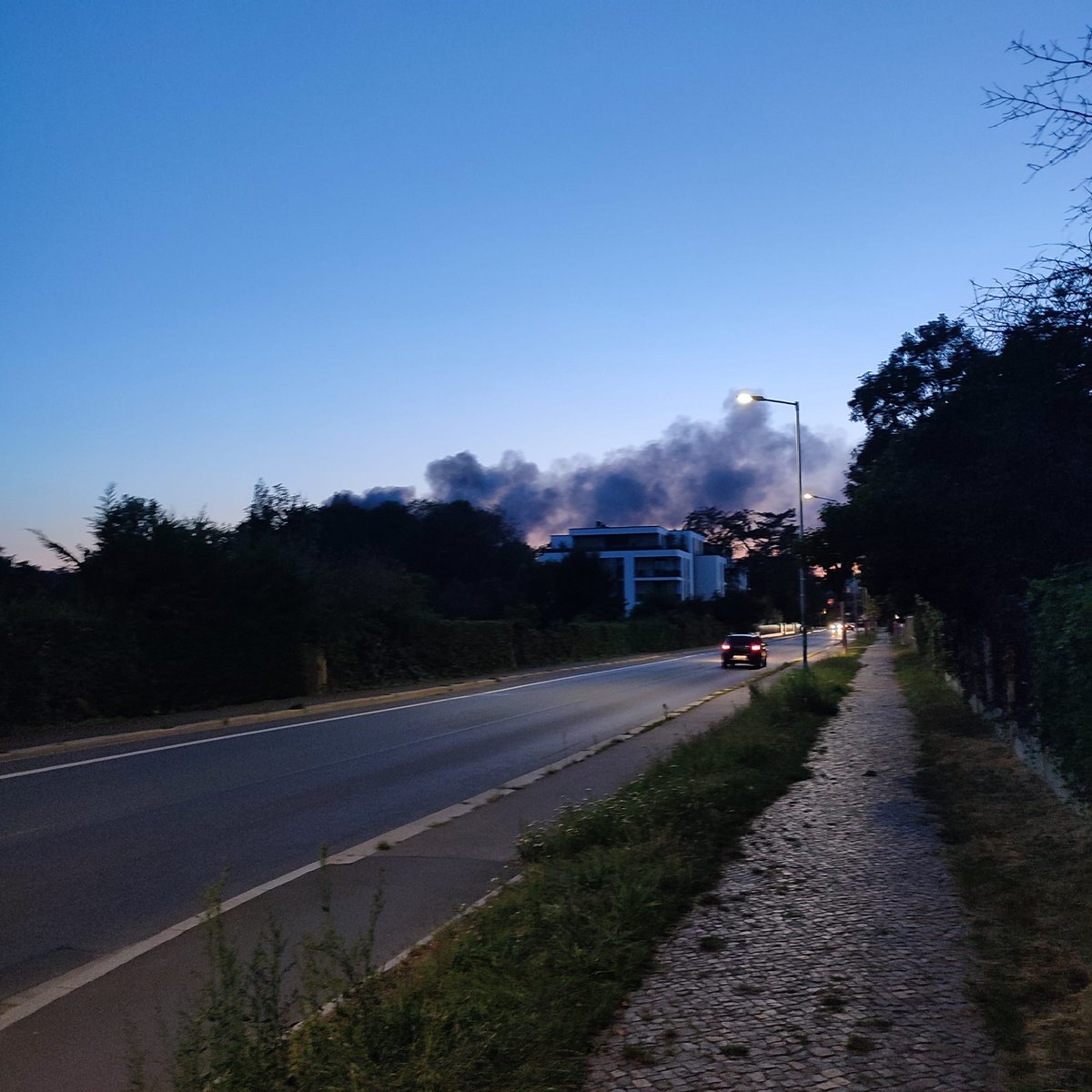 PraxisSchenk's tweet photo. @Feuerwehr_LE Das scheint bei Alba in der Rückmarsdorfer Straße zu sein https://t.co/rZrdLFqRDm
