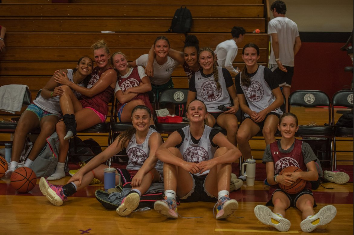 taborgbball's tweet photo. All smiles in Stone last night. First Open Gym ✔️ Huge thanks to all the coaches that came through!
@bc_wbb
@OregonWBB 
@novawbb 
@TerrierWBB 
@BrownU_WBB
@Stagswbball
@hokieswbb
@UMassWBB 
@FordhamWBB 
@CuseWBB 
@LadyVol_Hoops https://t.co/55Nx1THyMA