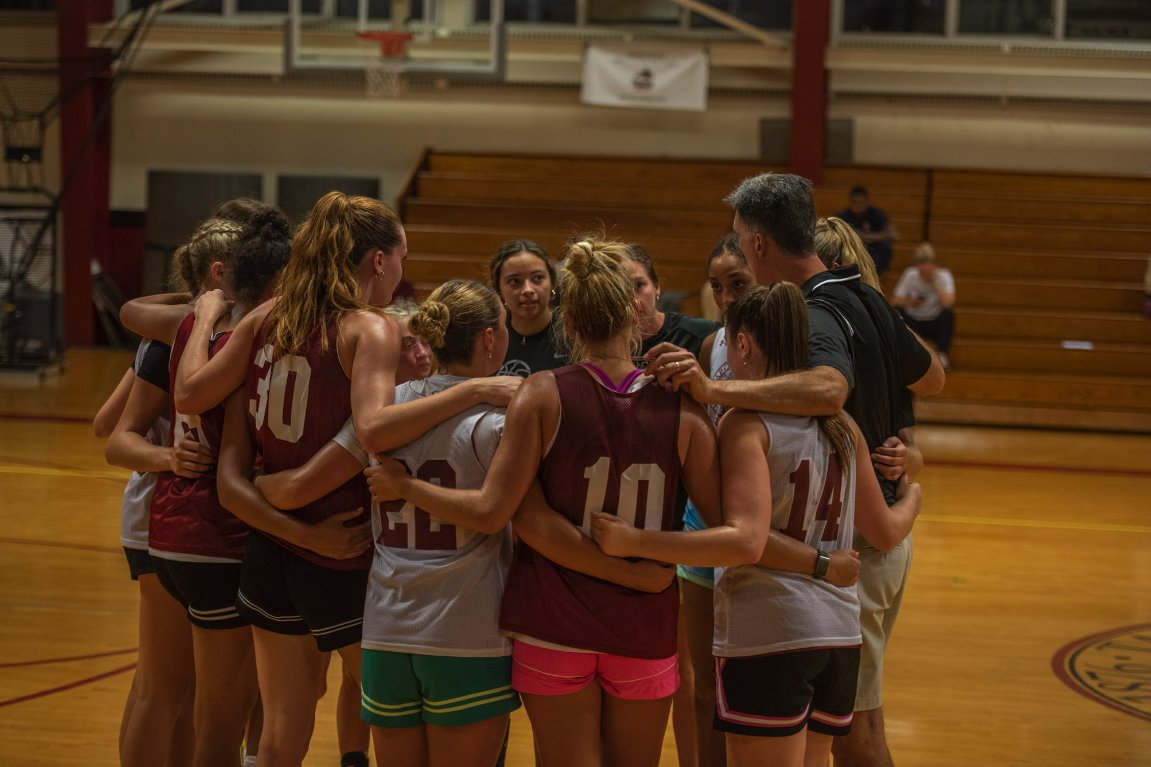 All smiles in Stone last night. First Open Gym ✔️ Huge thanks to all the coaches that came through! @bc_wbb @OregonWBB @novawbb @TerrierWBB @BrownU_WBB @Stagswbball @hokieswbb @UMassWBB @FordhamWBB @CuseWBB @LadyVol_Hoops