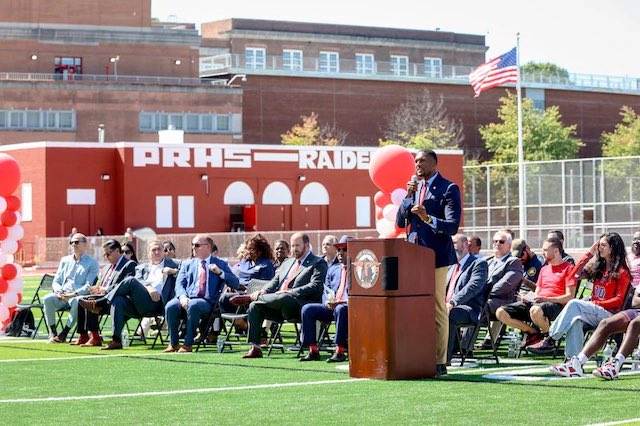Charlesdfall's tweet photo. Honored to be present at the ribbon-cutting for Port Richmond HS’s new state of the art athletic complex. Proud to have played a small role in this commitment to student athletics. Grateful to Principal Greenfield @NYC_SCA @NYCSchools &amp; all the parent advocates for your support! https://t.co/xxng8Dfthj